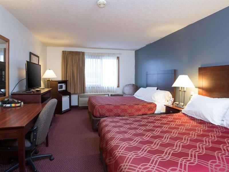Travelodge By Wyndham Merrill Kültér fotó