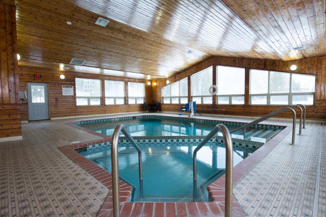 Travelodge By Wyndham Merrill Kültér fotó