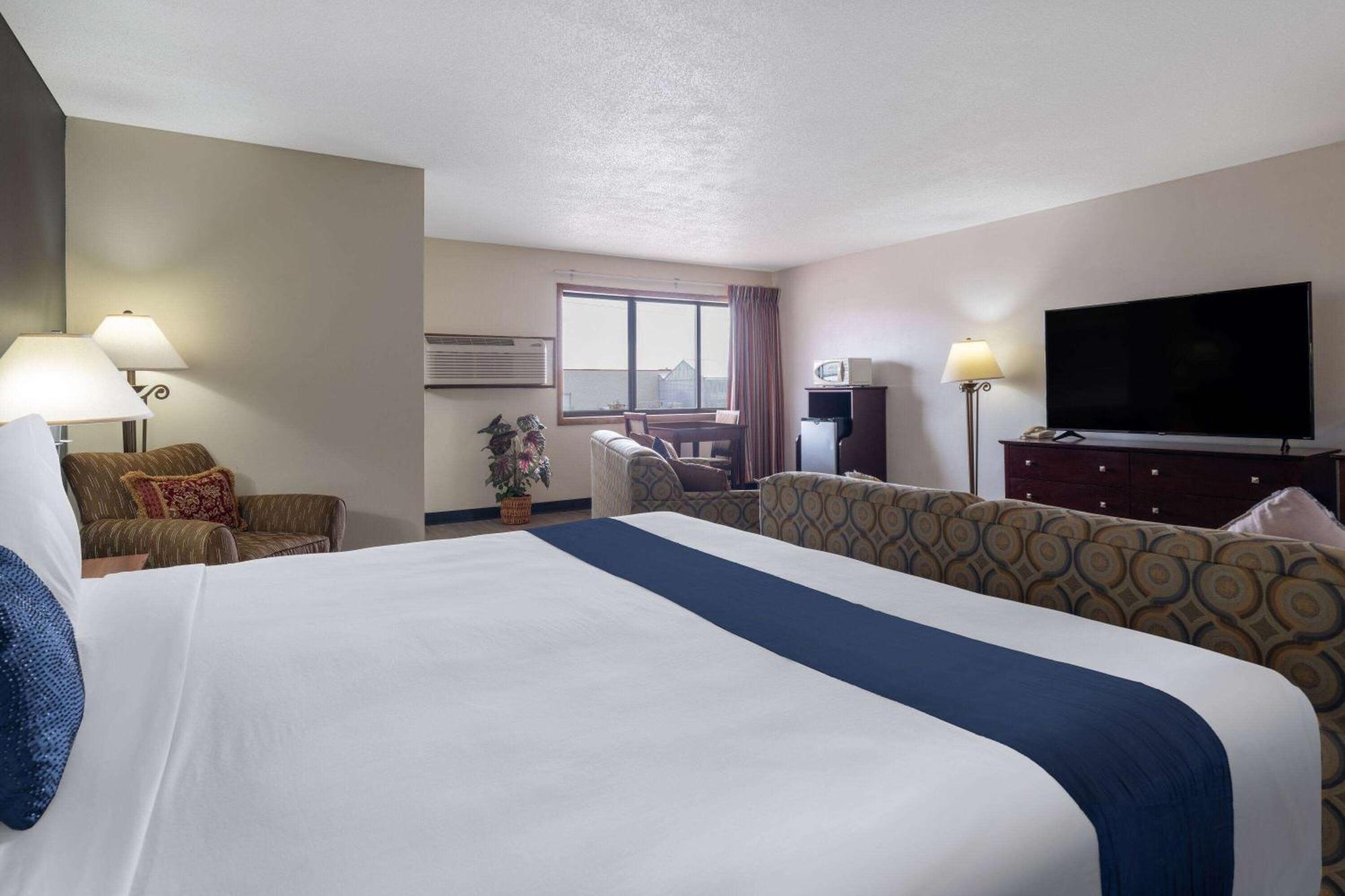 Travelodge By Wyndham Merrill Kültér fotó