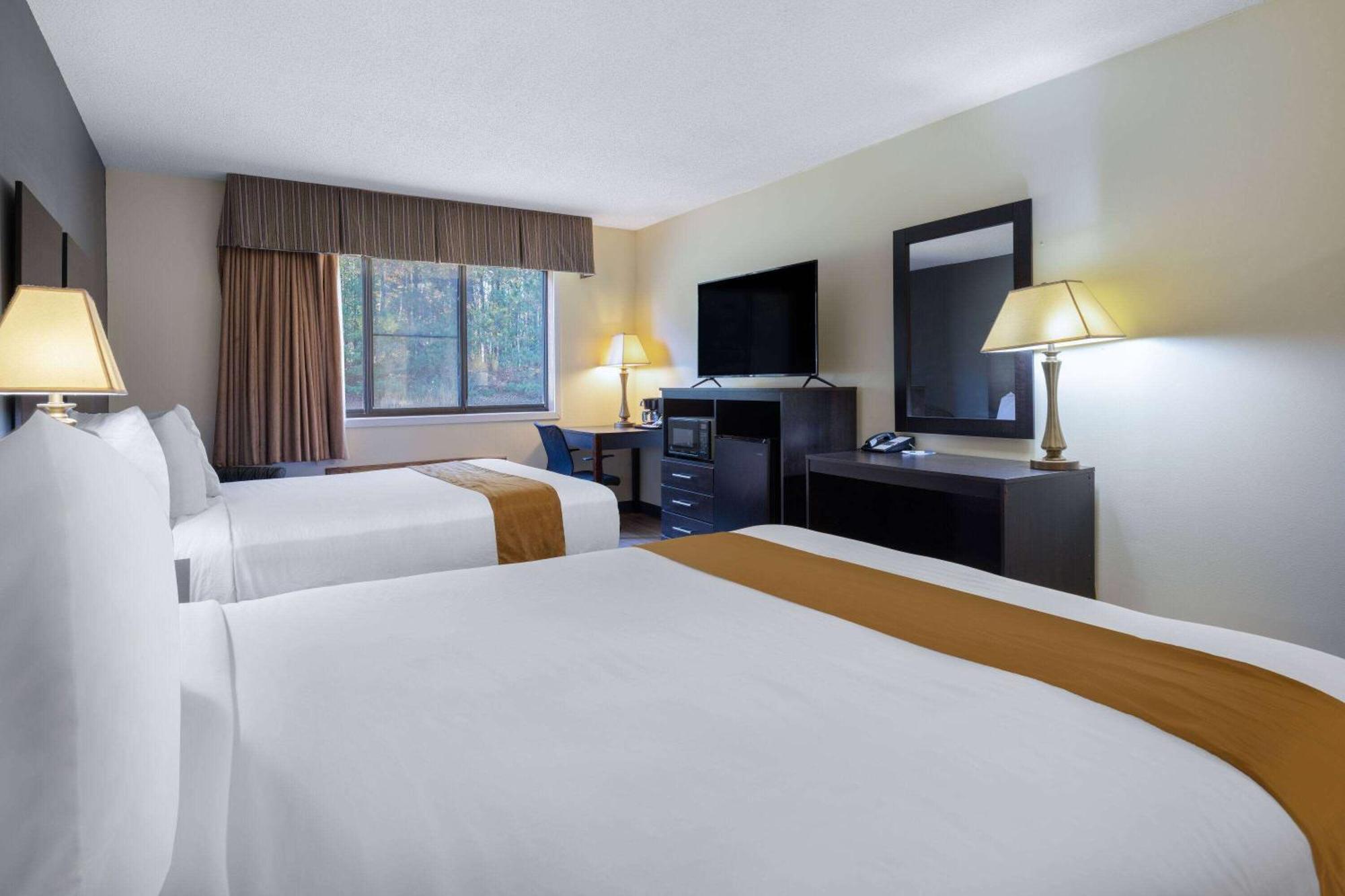 Travelodge By Wyndham Merrill Kültér fotó