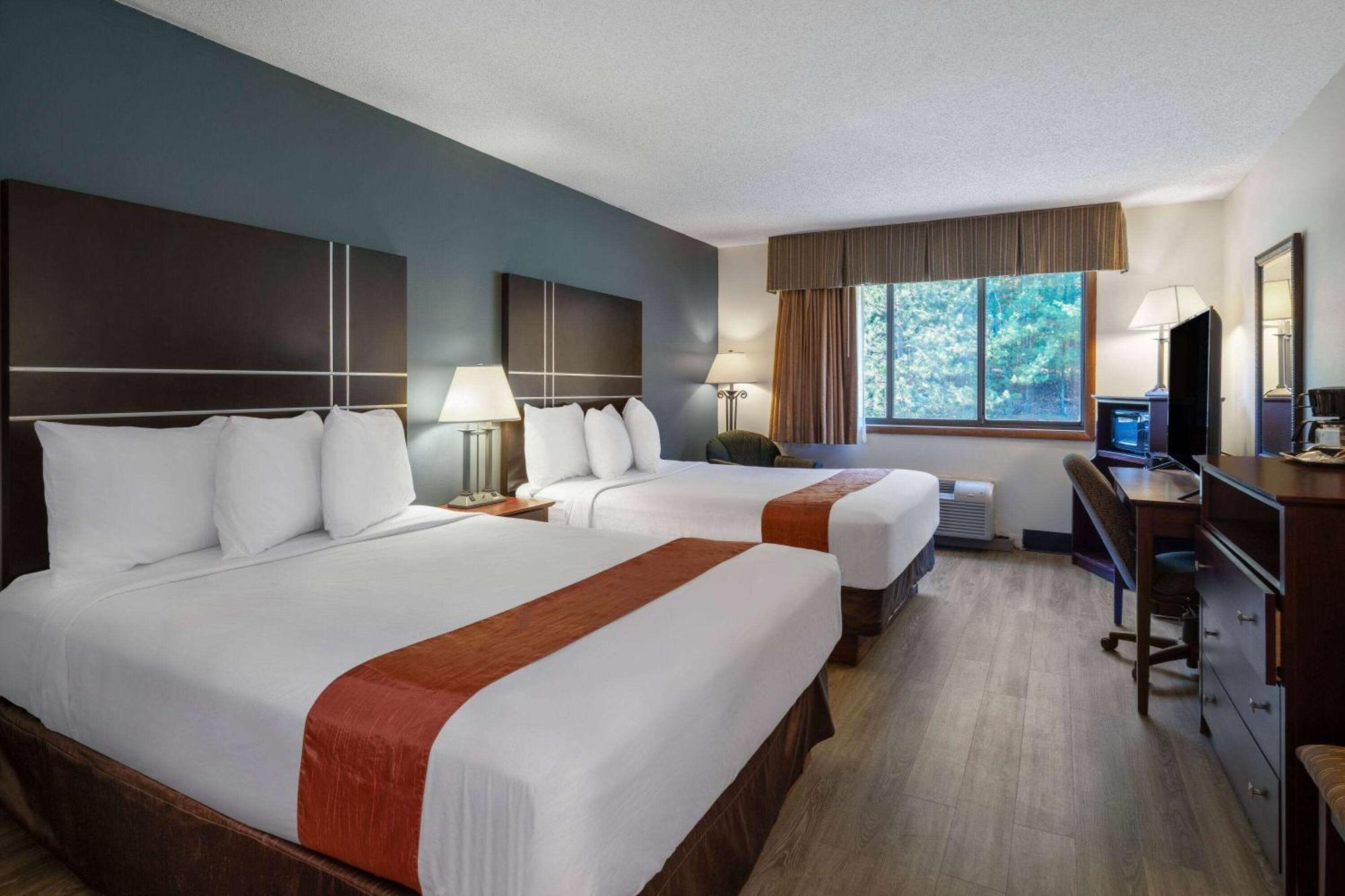 Travelodge By Wyndham Merrill Kültér fotó