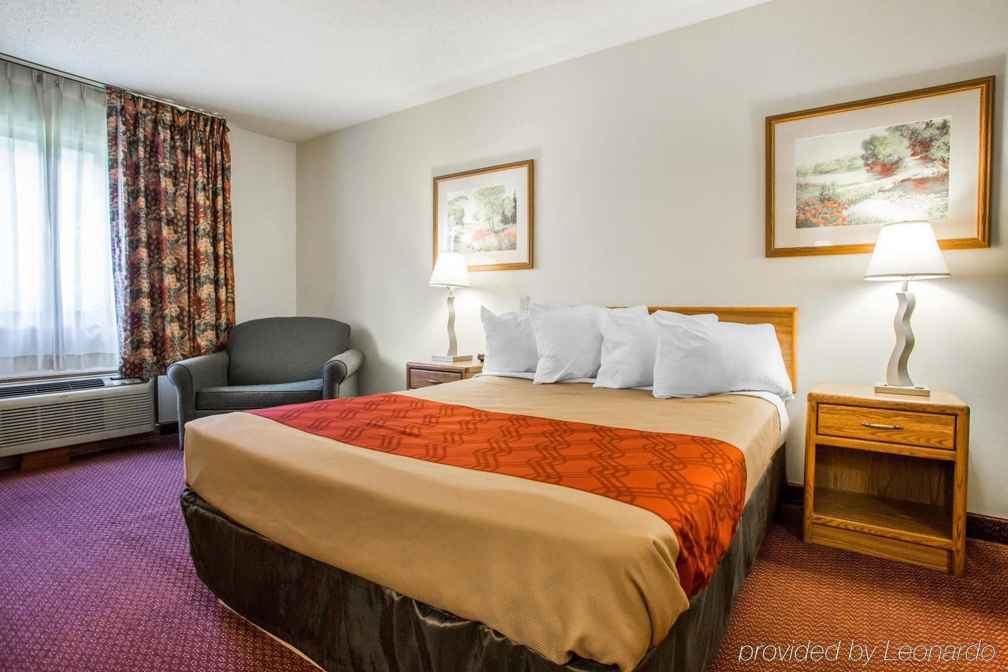 Travelodge By Wyndham Merrill Kültér fotó